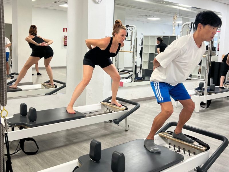 Clase de Pilates en Fisioactividad, en Ibiza.